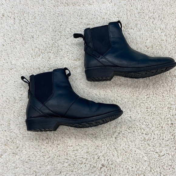 Teva Women’s Booties Black Leather Waterproof Pull On Size 7.5 - Picture 2 of 6